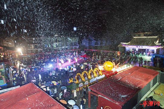 海坛古城风雨不减看“雪”情