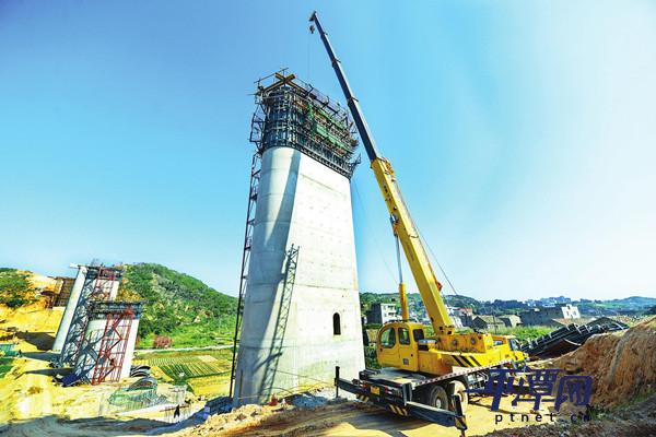 福平高铁：马耳山大桥完成5个桥墩