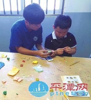 福州大学生来岚带孩子们体验软陶DIY